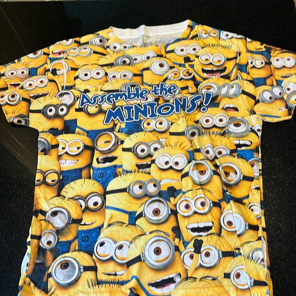 Universal Studios Assemble the Minions t-shirt youth Medium